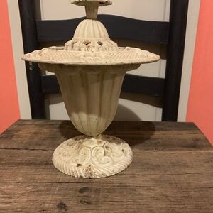 Hen-Feather's Cast iron flower urn or incense burner